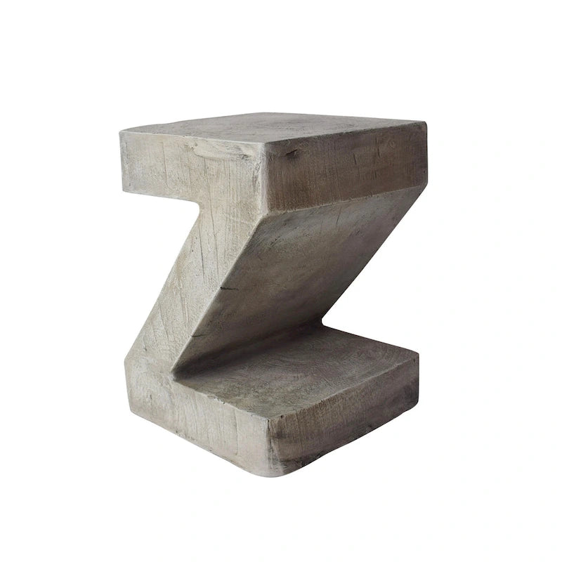 Table d'appoint moderne en béton gris clair au design sculptural