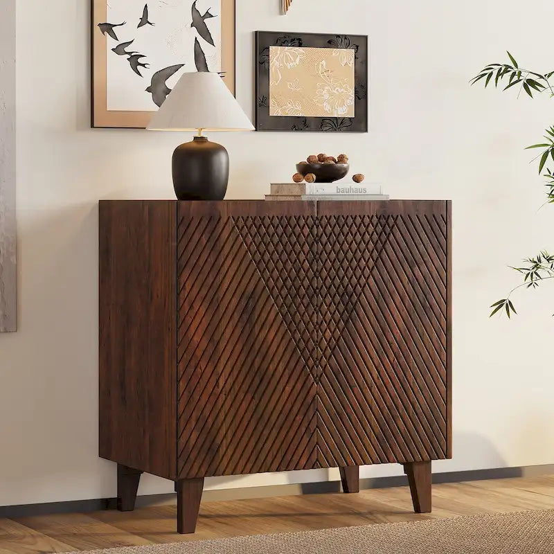 Rustikaler Akzentschrank aus Holz, geriffeltes Design, verstellbarer Einlegeboden, Stauraum
